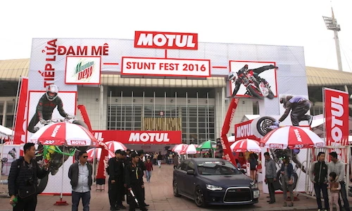 Không khí lễ hội môtô “cực chất” tại Motul Stunt Fest 2016