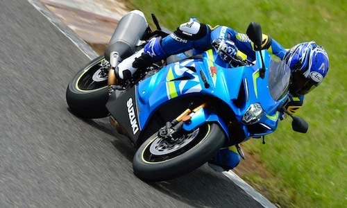 “Đấu” Yamaha R1, Suzuki GSX-R1000 chốt giá 329 triệu