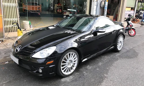 Mui trần "hàng hiếm" Mercedes SLK 55 AMG tại Sài Gòn