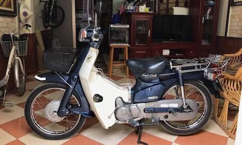 Xe máy Honda Cub 82 hàng hiếm "còn zin" tại Hà Nội