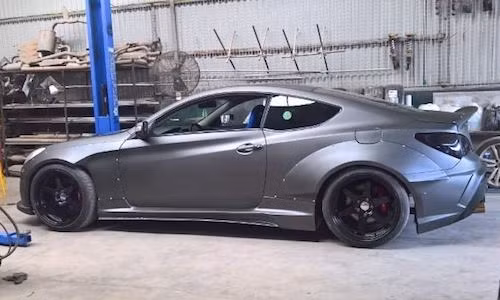 Ôtô giá rẻ Hyundai Genesis độ “siêu độc” tại Hà Nội