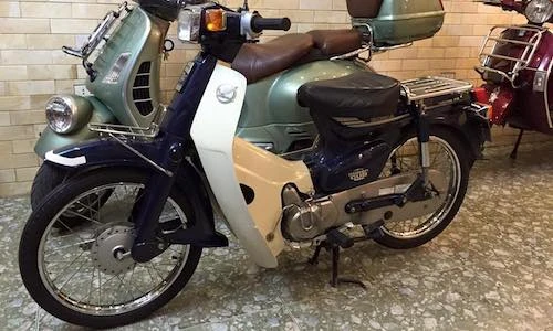 Honda Super Cub 70 chạy 20 năm “như mới” ở Hà Nội