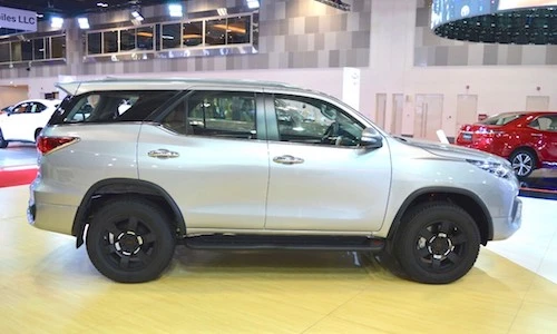 Toyota Fortuner bản thể thao TRD “siêu ngầu” giá 755 triệu