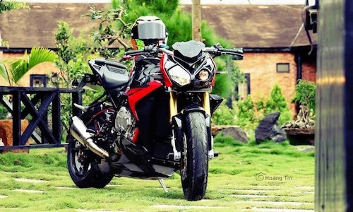 Biker Sài Gòn chi trăm triệu độ BMW S1000R chơi Tết