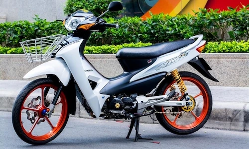 Dân chơi Việt độ “xế cỏ” Honda Wave bằng đồ chơi khủng