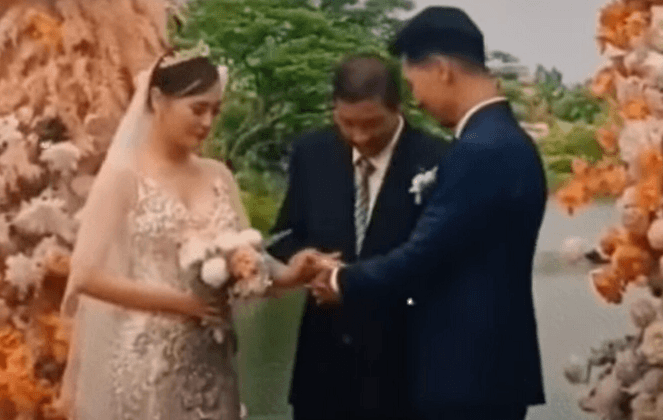 Như vậy đoạn clip và hình ảnh rò rỉ trong đám cưới của hai nhân vật chính trước đó hoàn toàn là diễn biến thật trong Hương vị tình thân chứ không phải là tình huống xuất hiện trong giấc mơ của nhân vật nào đó. Bên cạnh đó, sau khi Nam nhận bố ở tập tới thì ông Sinh (Võ Hoài Nam) cũng sẽ chính thức là chủ hôn trong đám cưới của con gái như nhận định của nhiều khán giả.