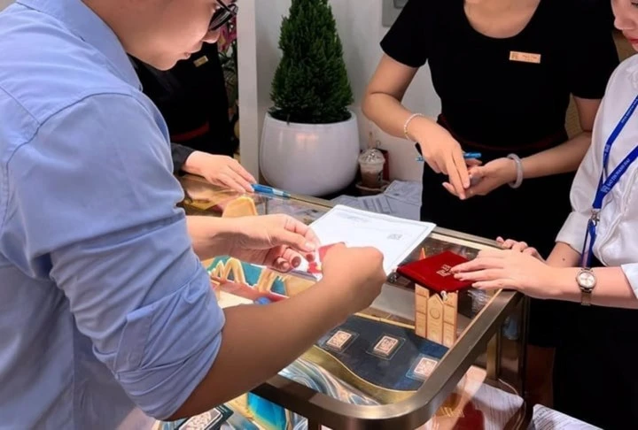 [SPOTLIGHT] PNJ chi hơn 7.000 tỷ mua lại kim cương từ khách hàng sau vụ buôn lậu