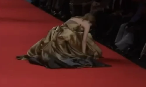 Mỹ nhân “nhọ” nhất tuần với 4 lần “vồ ếch” trong 15 giây