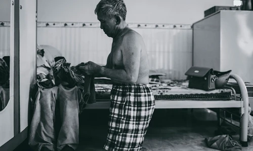 Ảnh: Tình yêu của vợ chồng bà lão mù, ông cụt chân ở Sài Gòn