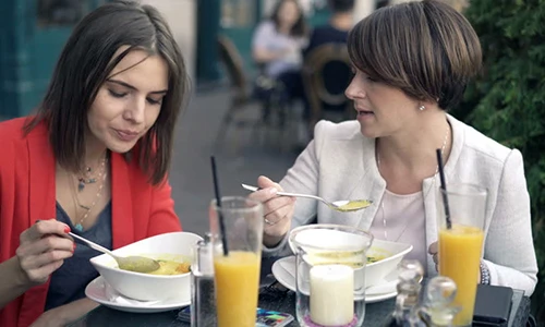 Điều tối kỵ trong quy tắc ăn uống lạ lùng trên thế giới