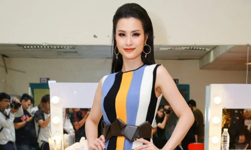 Kho hàng hiệu của Đông Nhi “khủng” cỡ nào?