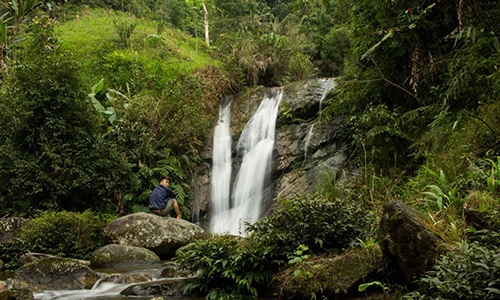 Cuộc sống bình dị ở bản làng Việt Nam qua ống kính khách Tây