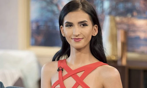 Chân dài 18 tuổi được đại gia trả 57 tỷ cho “lần đầu tiên“