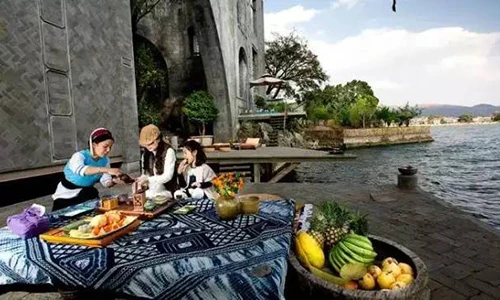 Choáng ngợp biệt thự của “ác nữ” đẹp nhất màn ảnh 