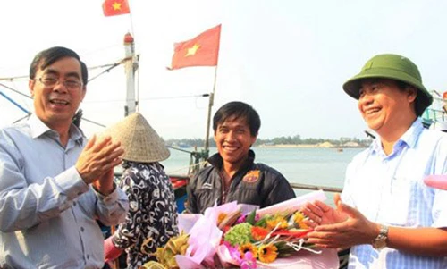 Đã mắt nhìn mẻ cá bè vàng lịch sử 160 tấn nằm gọn trong lưới