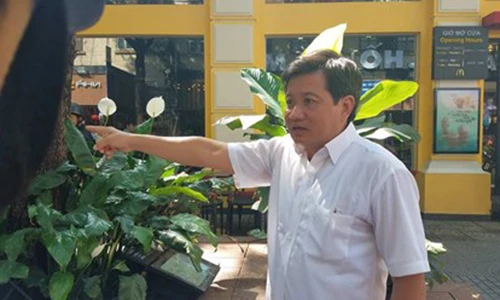 Quận 1 TP Hồ Chí Minh tiếp tục “cuộc chiến vỉa hè“