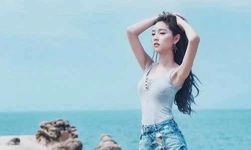 Khó tin 2 mỹ nữ nuột nà kiểu đối nghịch này từng là đàn ông