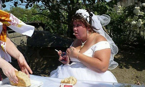 Giật mình khi xem hình các cô dâu “bá đạo“