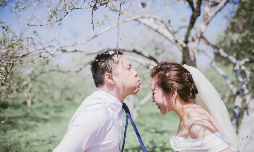 Mối tình 9 năm đầy bất ngờ của cặp đôi yêu nhau từ mạng ảo