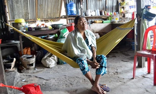 Bất ngờ gia cảnh khó khăn của “thủ môn quay lưng” Minh Nhựt