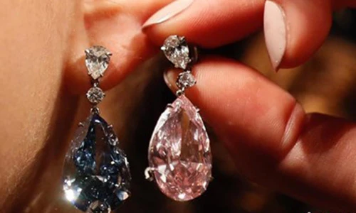 Choáng với đôi khuyên tai kim cương giá hơn 1.000 tỉ