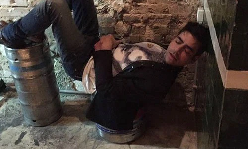 "Cười sặc mì tôm" những tư thế ngủ khắp thế giới