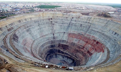 Khung cảnh gây giật mình trong mỏ kim cương lớn nhất thế giới