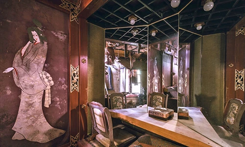 Lạnh người lời nguyền khách sạn tình yêu bị ma ám