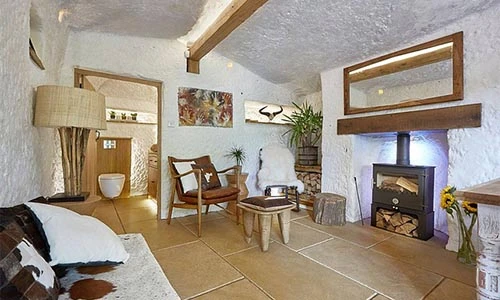 Biệt thự hàng tỷ đồng “giấu mình” trong hang động 800 năm tuổi