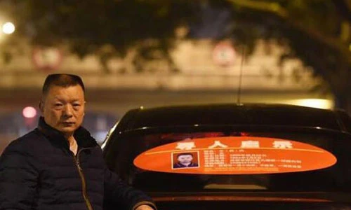 Người cha làm tài xế taxi để tìm con gái mất tích 23 năm