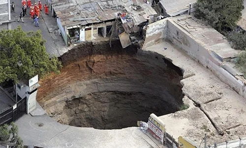 Lạnh sống lưng với những hố tử thần khổng lồ khắp thế giới