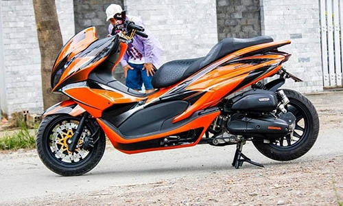 Honda PCX độ phối màu "siêu bắt mắt" ở Hà Nội