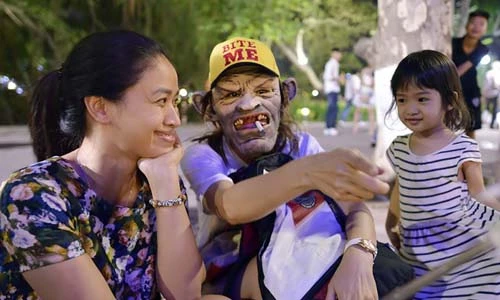 Chùm ảnh: Cảnh dọa ma kinh hãi trên phố đi bộ