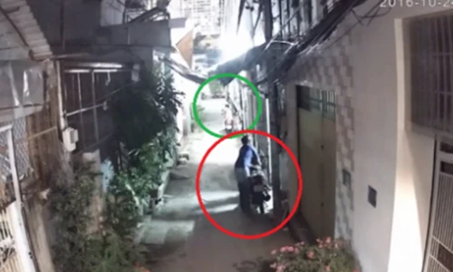 Video Đôi nam nữ trộm xe máy nhanh như chớp giữa Sài Gòn