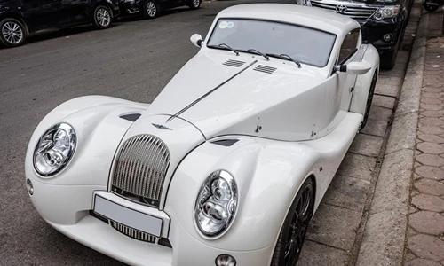 Xe thể thao hiếm dáng cổ điển thân gỗ tại Hà Nội