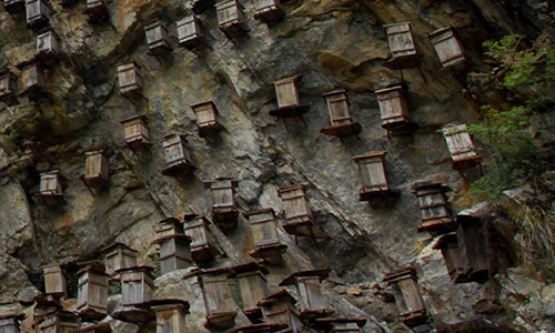 Sự thật về "cỗ quan tài" chi chít trên vách núi ở TQ