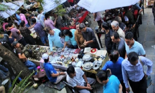 Tấp nập chợ "ve chai"’ độc đáo nơi hẻm nhỏ Sài Gòn