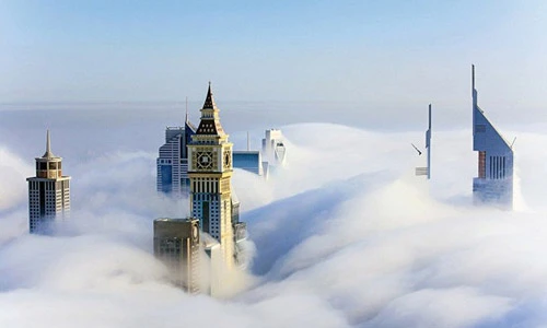 Dubai bỗng hóa “thành phố trên mây” tuyệt đẹp vì sương mù