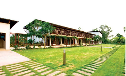 Ngỡ ngàng biệt thự triệu đô của những sao Việt đình đám