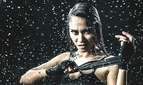 Nữ cascadeur gốc Biên Hòa tung ảnh đánh gục cánh mày râu