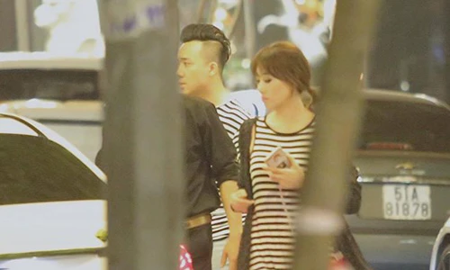 Vợ chồng Trấn Thành - Hari Won đi ăn khuya sau đám cưới