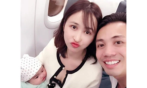 Vợ Minh Nhựa sống ra sao khi được chồng đón về từ sân bay