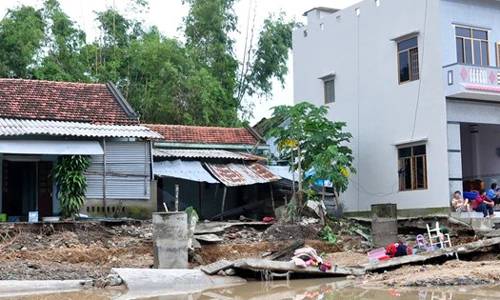 Ảnh: Xót xa vùng đất tan hoang sau lũ quét ở Phú Yên