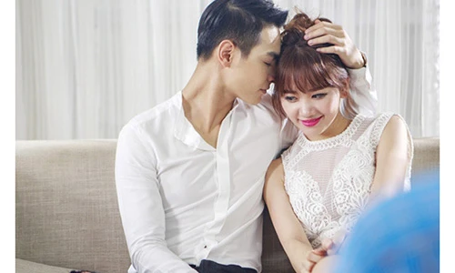 Hari Won thẹn thùng diễn cảnh hôn trai đẹp