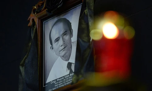 Nhiều nghệ sỹ đến viếng đám tang NSƯT Phạm Bằng