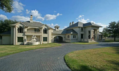 Soi biệt thự 3,5 triệu đô của "vua hài" đọc nhầm tên hoa hậu