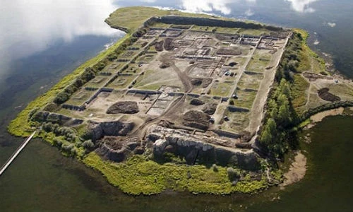 Kỳ bí hòn đảo 1.300 tuổi khiến ông Putin...ngạc nhiên 