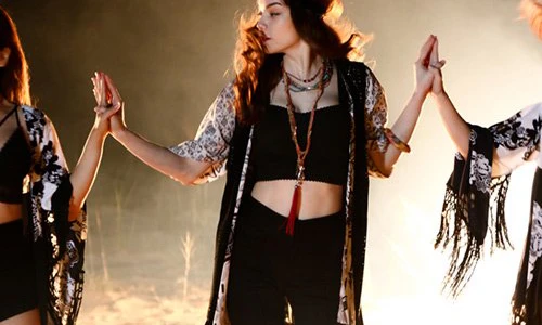 Hà Hồ hát nhảy tung trời giữa cái nóng 40 độ