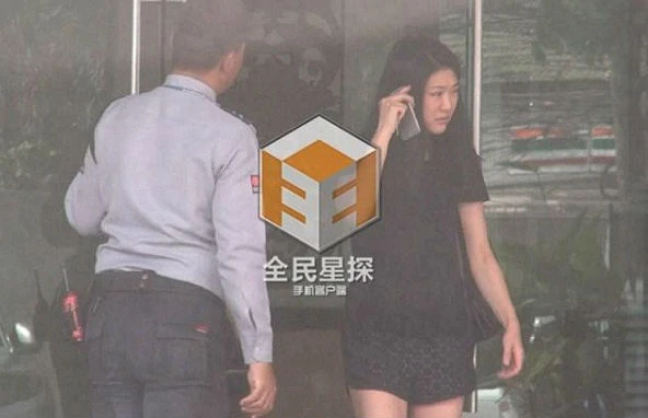 Lộ ảnh vợ con bí mật của nam thần Chung Hán Lương