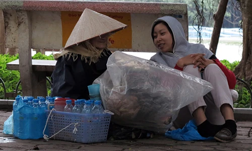 Những cách chống rét “cực dị” của người Hà Nội